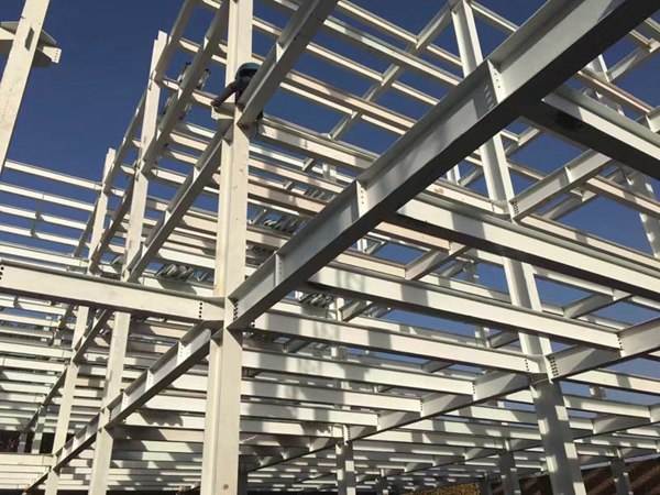多層鋼結構廠房的樓承板施工，這三個問題要多注意
